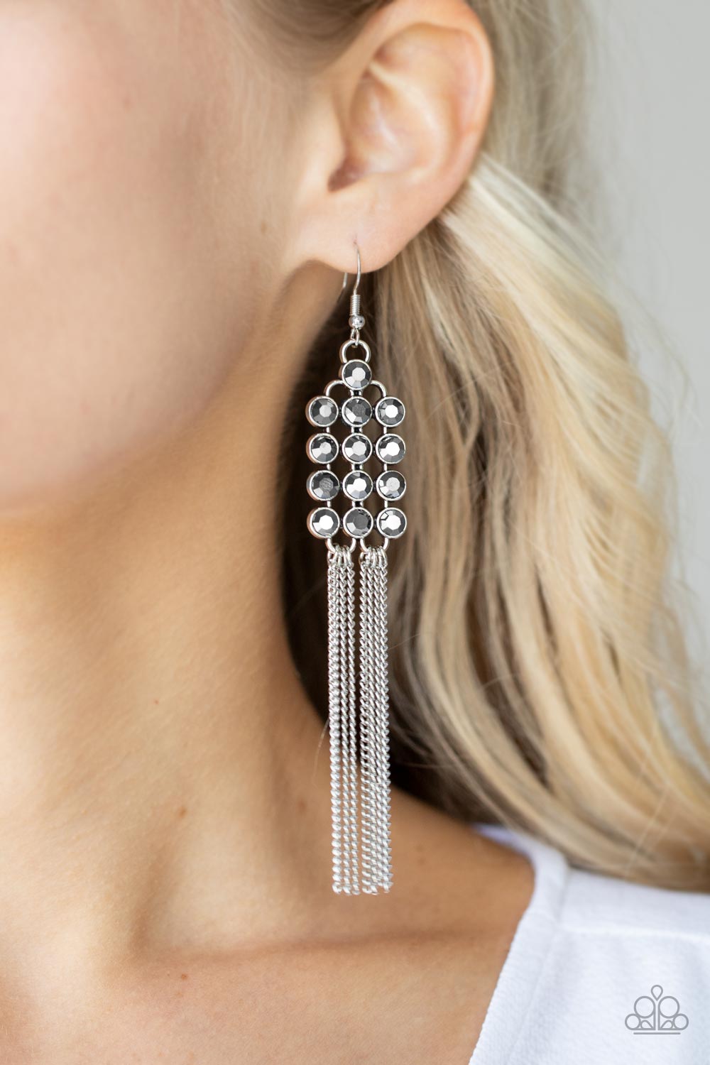Tasteful Tassel - Silver 693