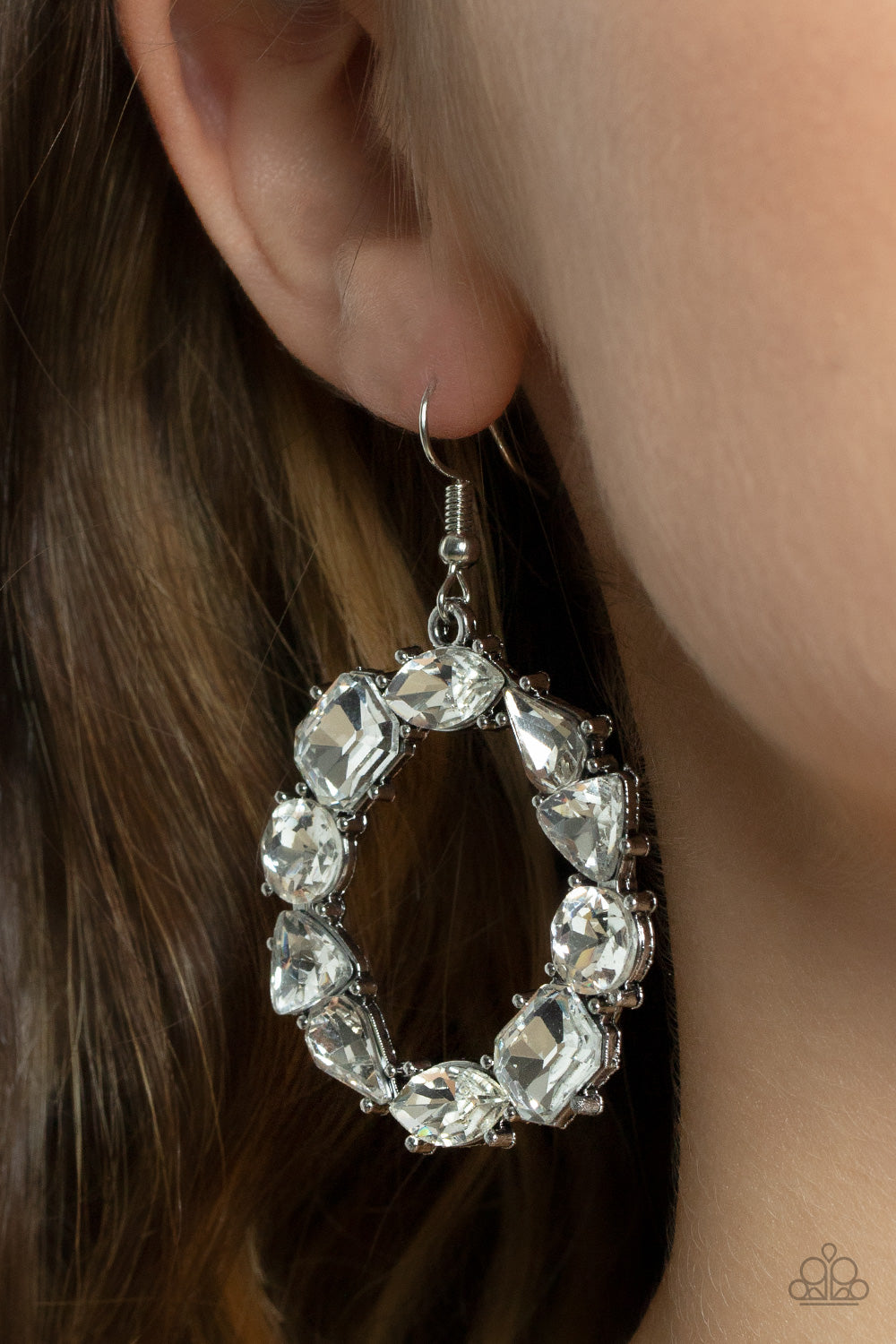 GLOWING in Circles - White Earring 676