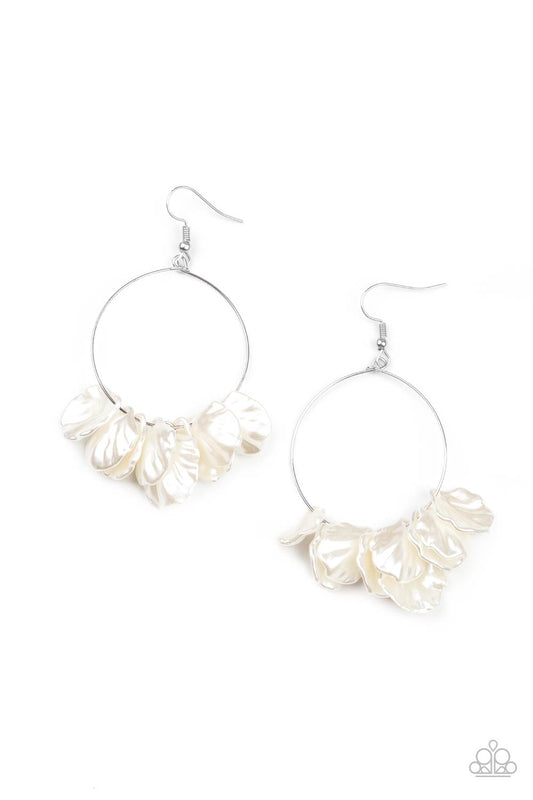 Sailboats and Seashells - White A709