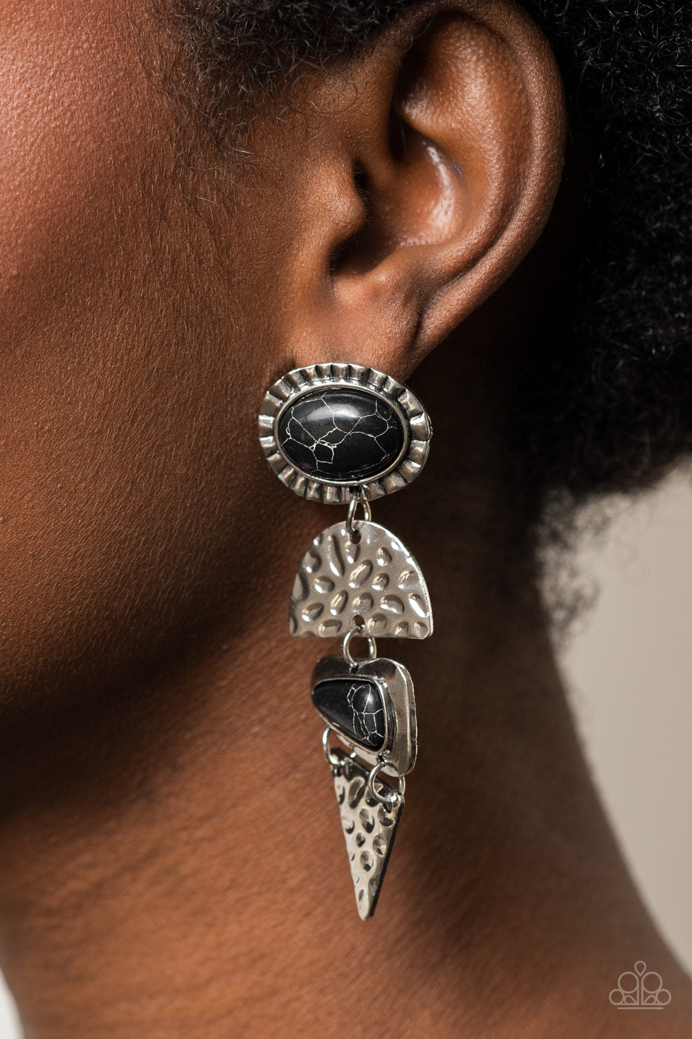 Earthy Extravagance - Black 739