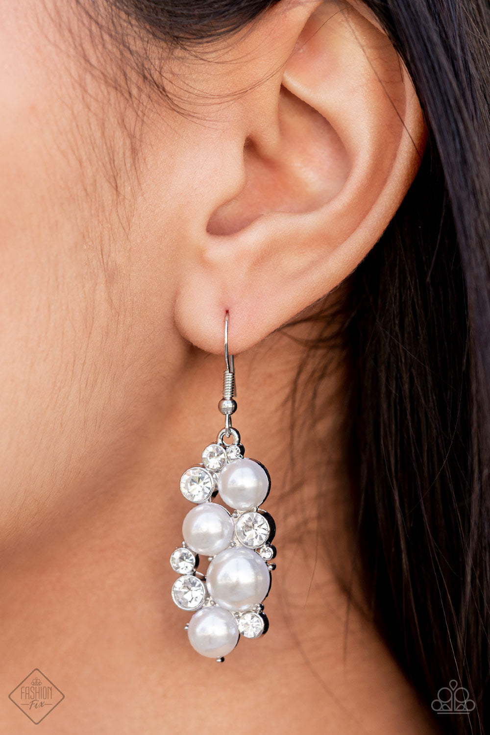 Fond of Baubles - White 652